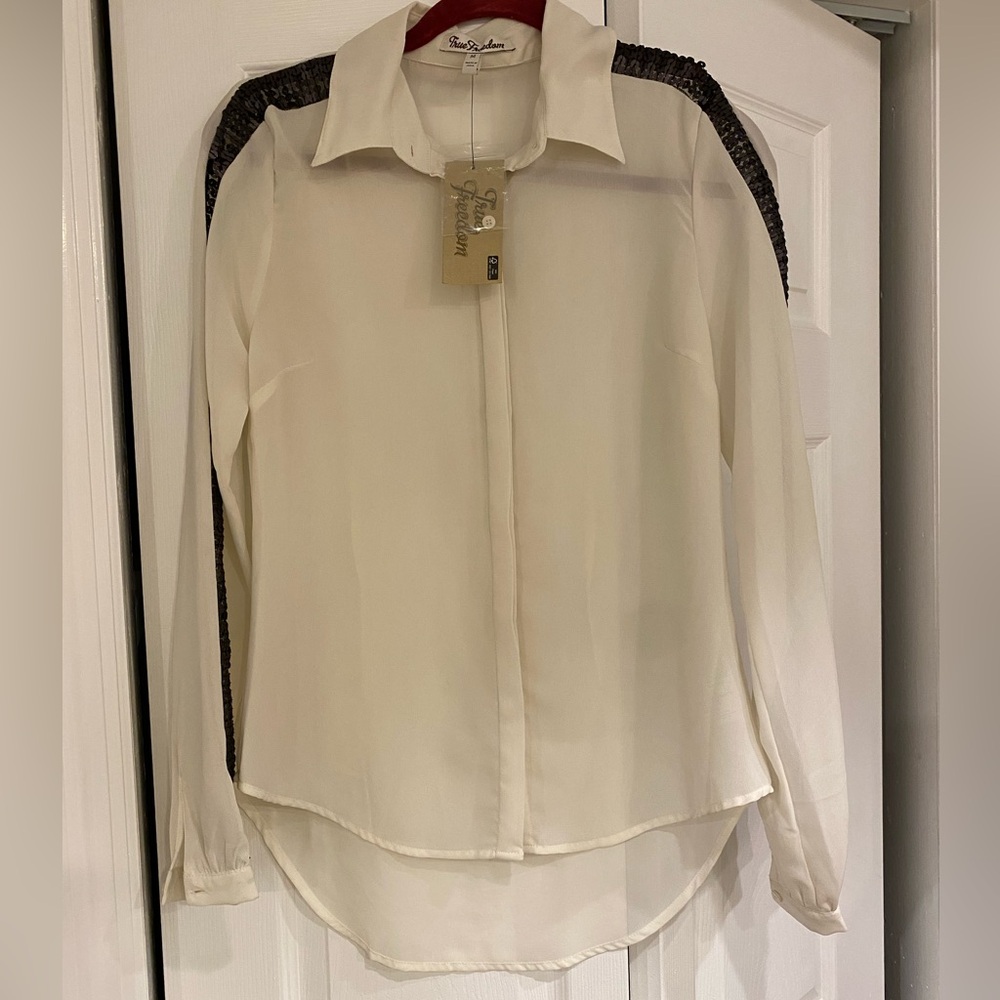 True Freedom Juniors White Button Up Shirt with Sequins Size M, NWT